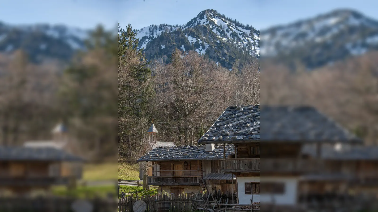 Das Freilichtmuseum ist eingebettet in die Schlierseer Bergwelt.  (Foto: Markus Wasmeier)