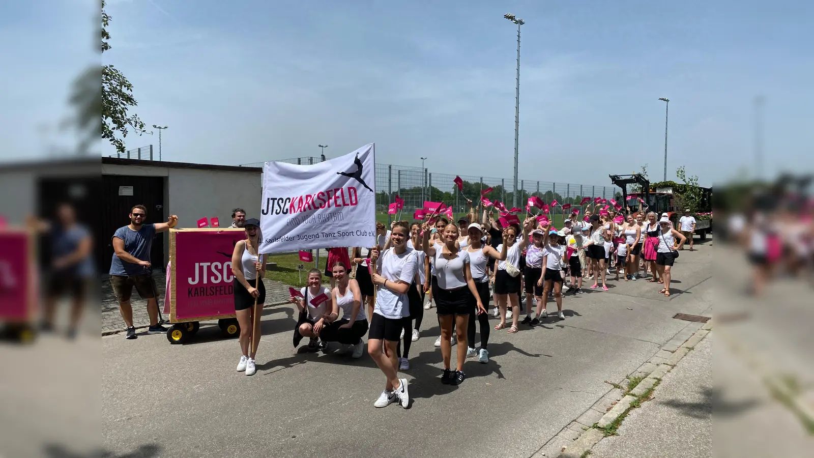 Die Aktiven des JTSC Karlsfeld begeisterten beim Siedlerfestumzug. (Foto: JTSC)