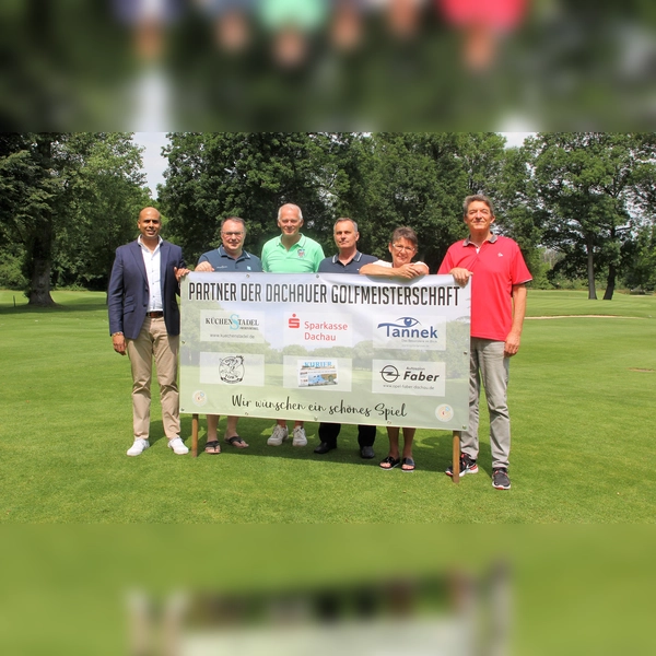 Auch 2022 bleiben die Hauptsponsoren den Dachauer Golfmeisterschaften treu: (von li) Rishi Sharma (Sparkasse Dachau), Jürgen Schreier (Küchenstadel Ampermoching), Organisator Jochen Neuwert (Down Town Fashion), Josef und Ingrid Faber (Autosalon Faber) und Ernst Kreisl (Dachauer KURIER).<br>Es fehlt Christian Tannek (Optik Tannek). (Foto: chk)