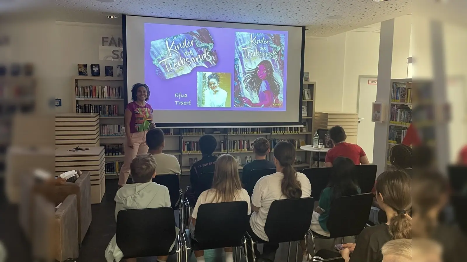 Efua Traorés Lesung war nicht nur ein literarisches Highlight, sondern auch eine wertvolle Erfahrung für die Schülerinnen und Schüler der Mittelschule Karlsfeld. (Foto: Gemeinde Karlsfeld)