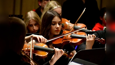 Am Sonntag, 26. Januar, gab es ein gemeinsames Gedenkkonzert des Dachauer Jugendsinfonieorchesters (DJSO) und des Orchesters der Musikschule in Oświęcim. (Foto: Landratsamt Dachau )