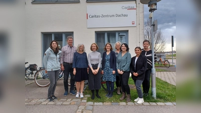 Bezirksrätin Stephanie Burgmaier (Mitte) hat das Caritas-Zentrum besucht und die Arbeit im Bereich Inklusion und Integration gewürdigt. (Foto: Caritas Dachau)