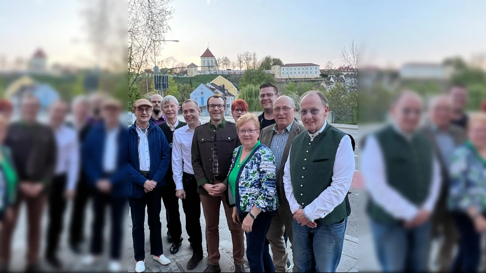 Die neue Vorstandschaft der Freien Wähler Dachau: Franz X. Polz, Andreas Brüstle, Edgar Forster, Sebastian Leiß, Markus Erhorn, Andrea Härtl, Brigitte Dornstädter, Anthony Hohenegger, Werner Dornstädter, Wolfgang Hüskes (von links nach rechts). (Foto: Freie Wähler)