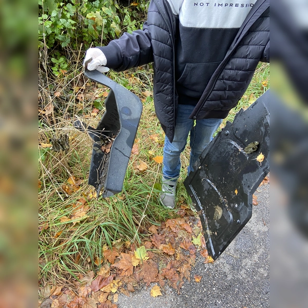 Achtlos weggeworfene Plastikteile fanden die Schülerinnen und Schüler der Greta-Fischer-Schule in Dachau im Rahmen des weltweiten „Cleanup Days”. (Foto: Greta Fischer Schule Dachau)