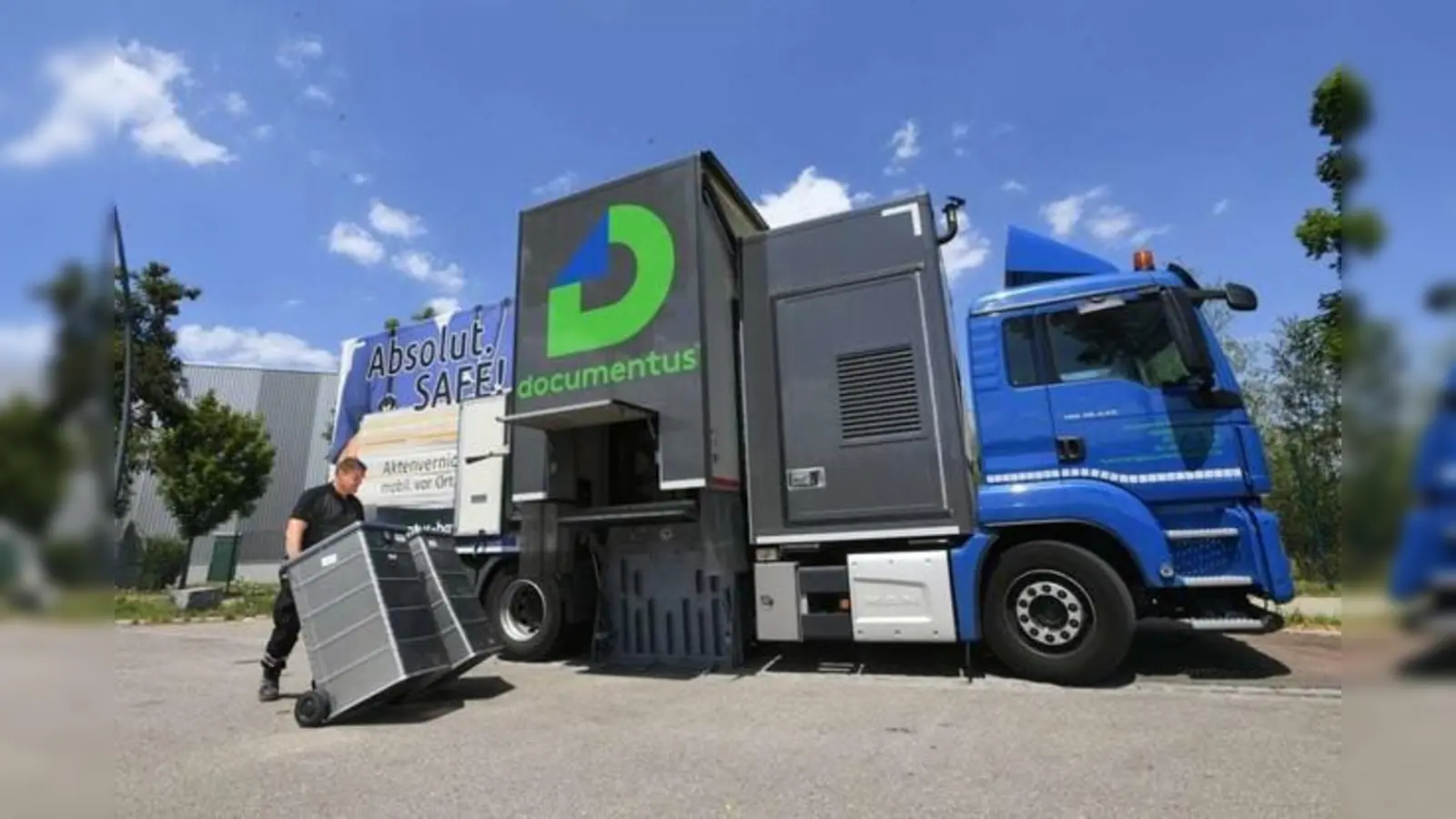 Das „Schreddermobil” kommt nach Webling. (Foto: Firma Documentus Bayern GmbH)