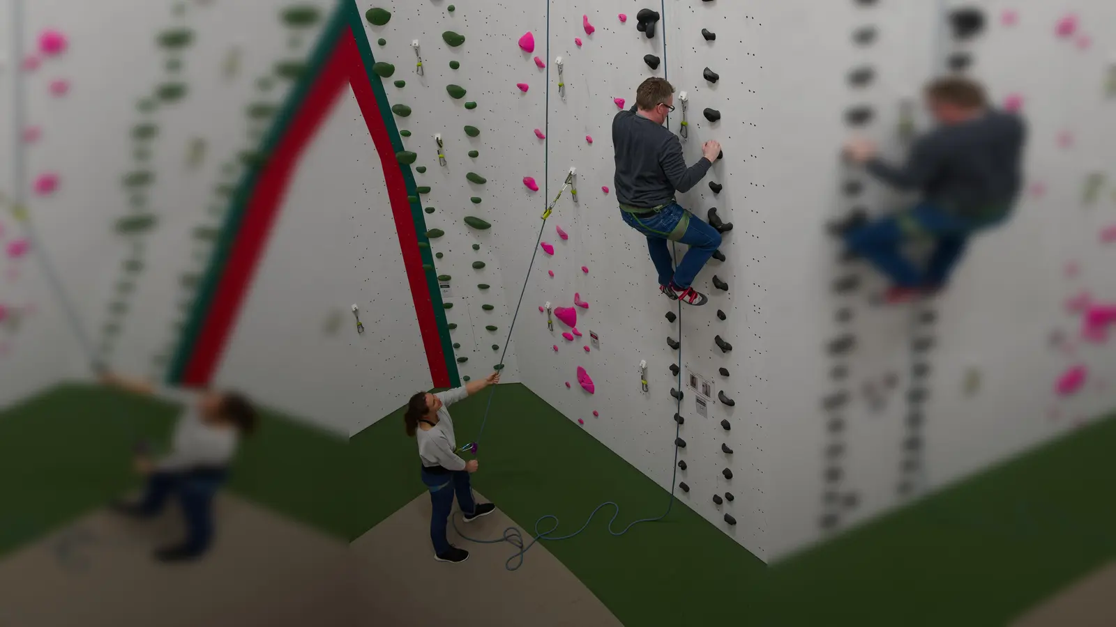 Menschen mit Handicap erhalten die Möglichkeit, mit Hilfe speziell ausgebildeter Trainer zu klettern. (Foto: PFIFF Dachau)