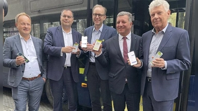 Landrat Robert Niedergesäß, MVG-Chef Ingo Wortmann, MVV-Geschäftsführer Dr. Bernd Rosenbusch, Minister Christian Bernreiter und Oberbürgermeister Dieter Reiter (v.l.n.r.) stellen das neue System vor.  (Foto: 2024 MVV GmbH)