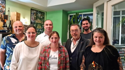 Die neue Vorstandschaft des Erdweger Gewerbevereins (von li): Martin Wagner, Carolin Ölsner, Marcus Ölsner, Dinah Pfeiffer, Dieter Grüning, Philipp Zuber und Tamara Berger. (Foto: coe)