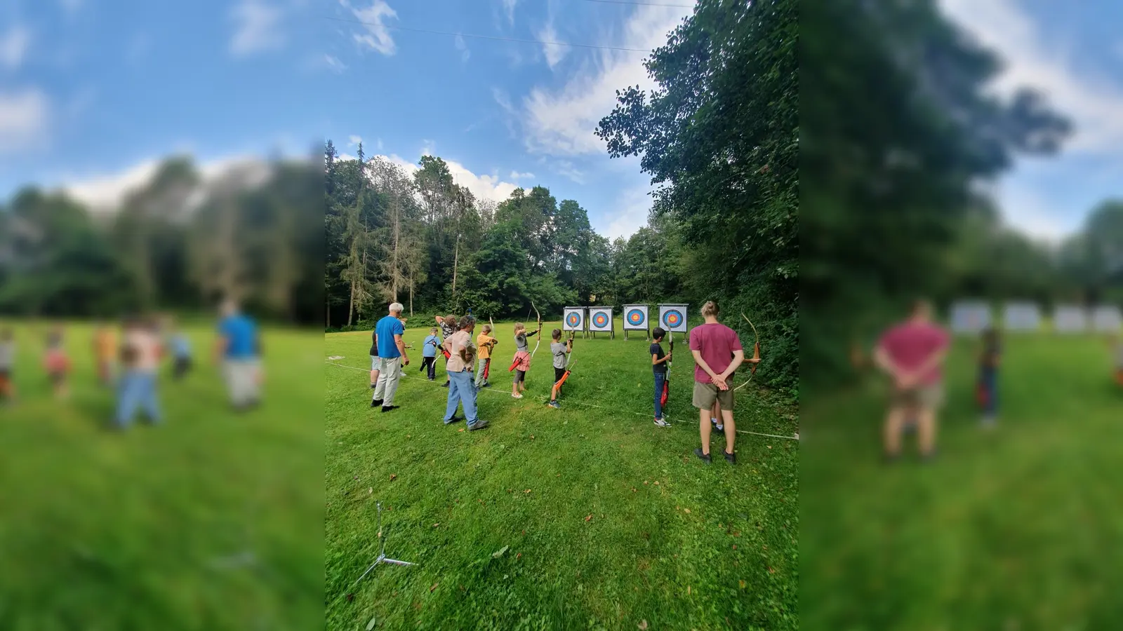 Robin Hood in Odelzhausen: Die Bogenschützen Sittenbach haben die Kinder des Ferienprogramms in die Kunst des Bogenschießens eingeführt. (Foto: KJR Dachau)