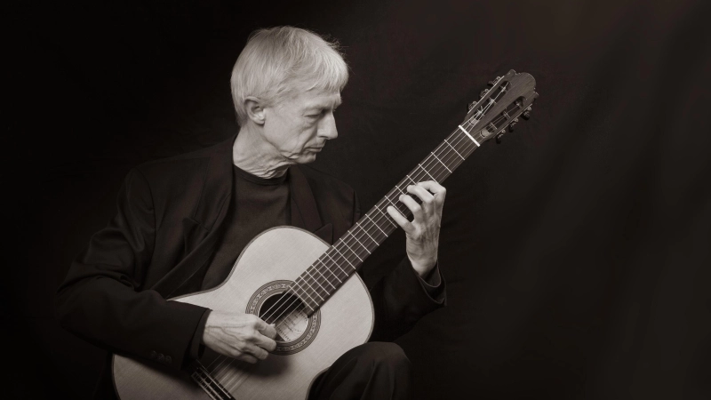 Leopold Henneberger mit seiner Gitarre (Foto:  Leopold Hennenberger)