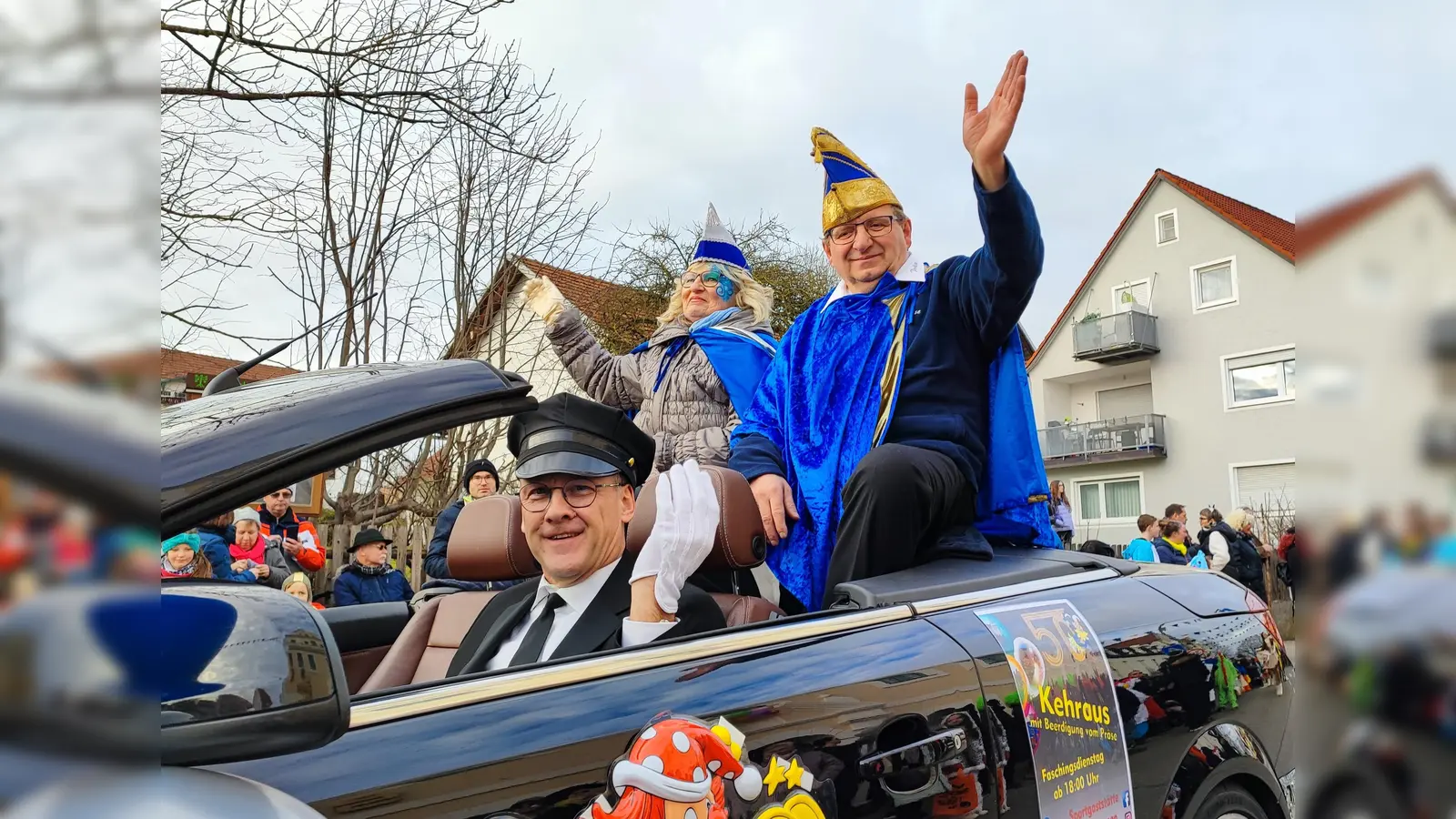 1. Präsident Gottfried Stempfl mit Prinzessin Christine und Cheffahrer Herbert Mitulla. (Foto: Faschingskomitee Petershausen e.V.)