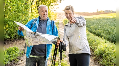 Zahlreiche Publikationen zu Themenwegen und Einkehrmöglichkeiten, Tourenvorschläge und Karten zum Radeln und Wandern sowie ein Rad-Wander-Führer für das Dachauer Land wurden über die Jahre herausgegeben. Restbestände werden in den Landkreisgemeinden ausgegeben. (Foto: Dachau AGIL e. V., Peter von Felbert)