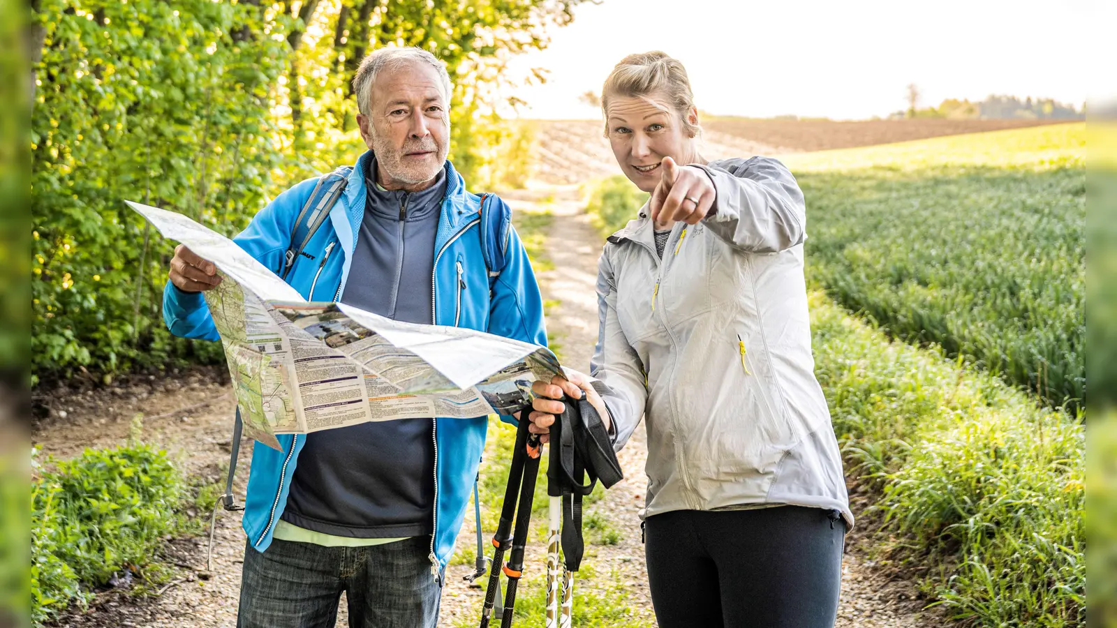 Zahlreiche Publikationen zu Themenwegen und Einkehrmöglichkeiten, Tourenvorschläge und Karten zum Radeln und Wandern sowie ein Rad-Wander-Führer für das Dachauer Land wurden über die Jahre herausgegeben. Restbestände werden in den Landkreisgemeinden ausgegeben. (Foto: Dachau AGIL e. V., Peter von Felbert)