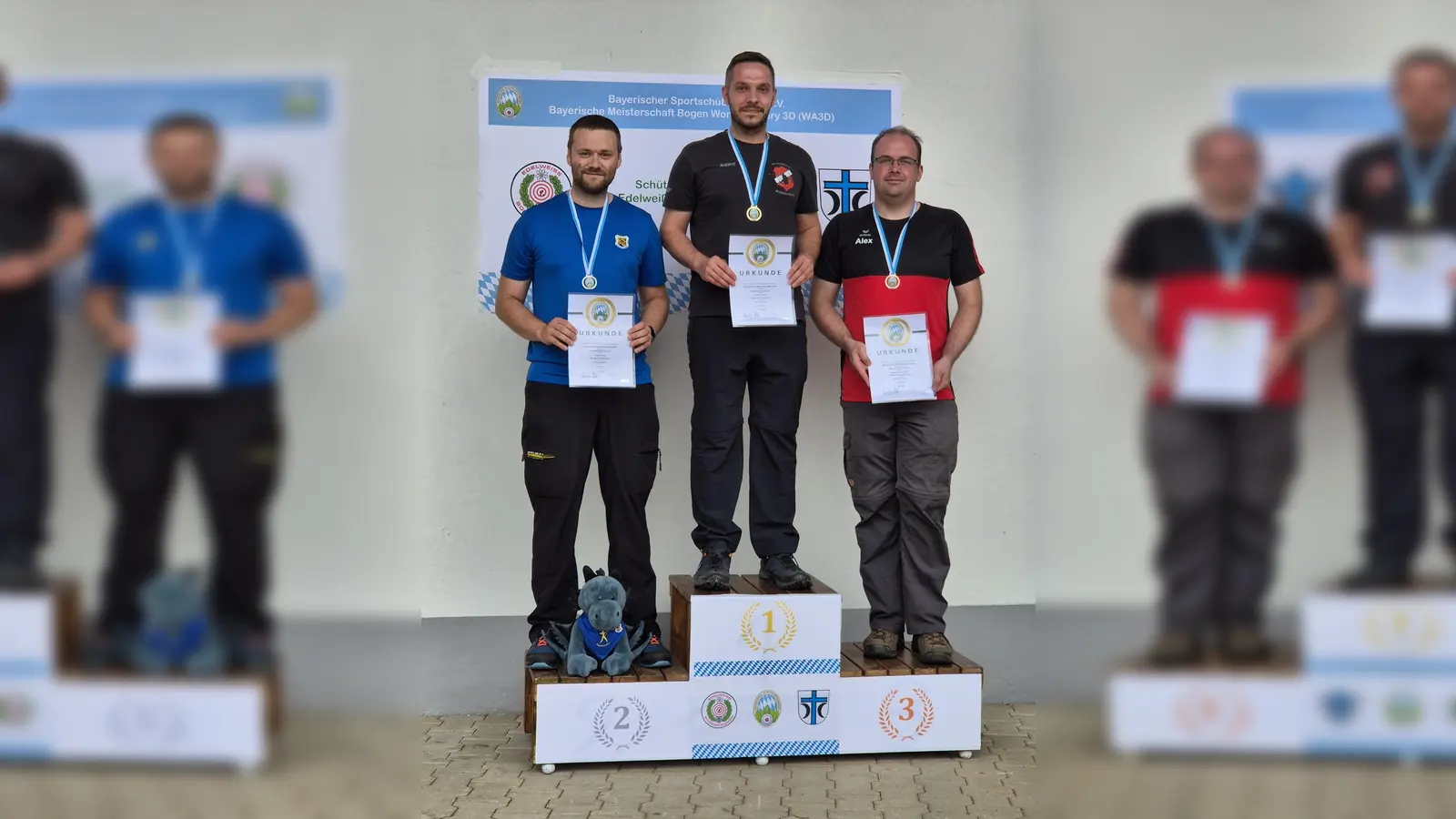 Alexander Asselborn von den 1. Dachauer Bogenschützen holt Bronze bei der Bayrischen Meisterschaft im 3D-Bogenschießen. (Foto: TSV 1865 Dachau)