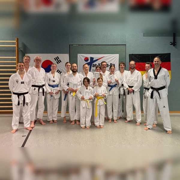 Die erfolgreichen Teilnehmerinnen und Teilnehmer der Taekwondo-Gürtelprüfung in Schwabhausen. (Foto: TSV Schwabhausen )