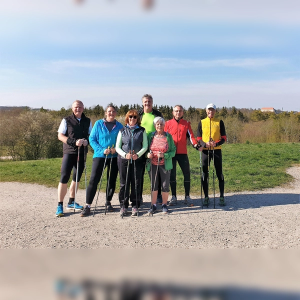 Die Nordic-Walking Gruppe der Soli Dachau e.V. trifft sich immer mittwochs zum gemeinsamen Training. (Foto: Soli Dachau e. V.)