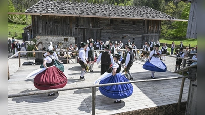 Im Freilichtmuseum wird am 14. Juli zum bayerischen Tanz eingeladen.  (Foto: Markus Wasmeier)