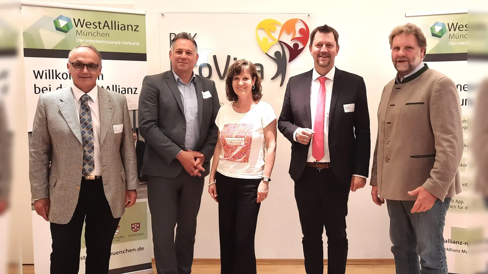 Expertengespräche mit Walter Redl (BKK ProVita (li), Dagmar Hendorfer (WestAllianz München) und den Bürgermeistern (von li) Johannes Kneidl (Sulzemoos), Robert Axtner (Bergkirchen) und Martin Schäfer (Gröbenzell). (Foto: BKK ProVita)