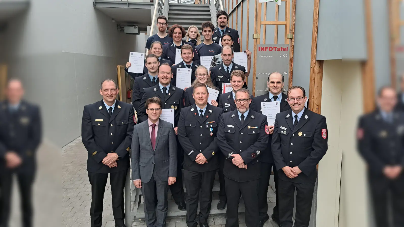 Im Rahmen der Jahreshauptversammlung der Freiwilligen Feuerwehr Dachau wurden zahlreiche Beförderungen und Ehrungen vorgenommen. (Foto: FF Dachau)