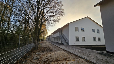 Zeichen für kostengünstiges und nachhaltiges Bauen: Die neue Gemeinschaftsunterkunft für Asylsuchende und Geflüchtete in der Kufsteiner Straße. (Foto: Landratsamt Dachau, Melitta Fischer)