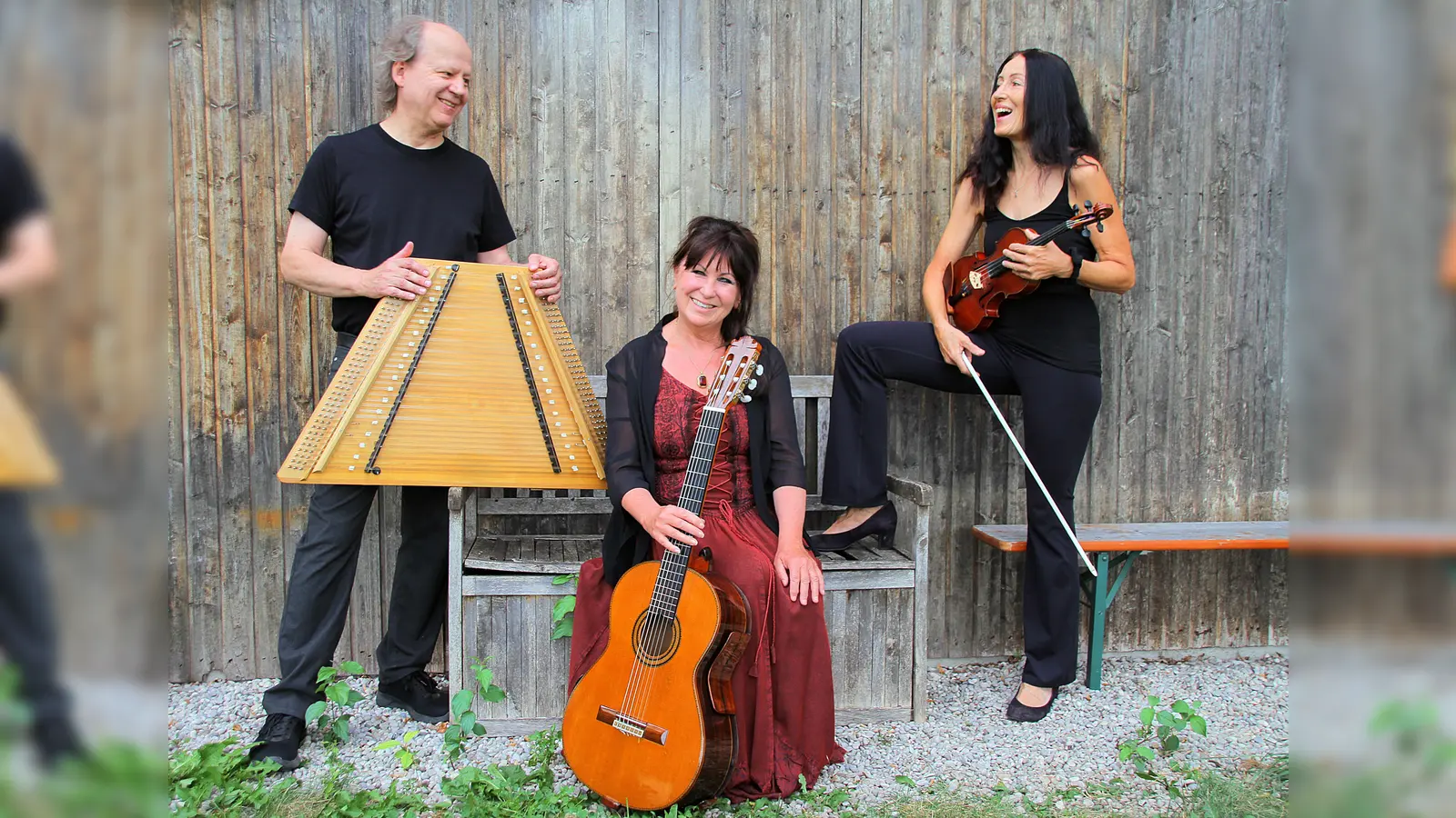 Rudi Zapf (Pedalhackbrett und Knopfakkordeon), Sunny Howard (Violine) und Ingrid Westermeier (Gitarre) sind das Rudi-Zapf-Trio. (Foto: Rudi Zapf)