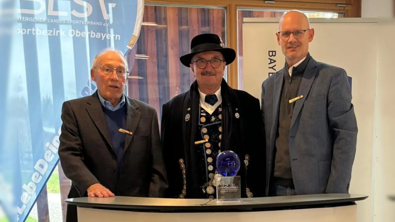 Tradition mit Innovation verbinden: Bernd Battermann, Günter Dietz und Dirk Borsbach (von links). (Foto: BLSV)