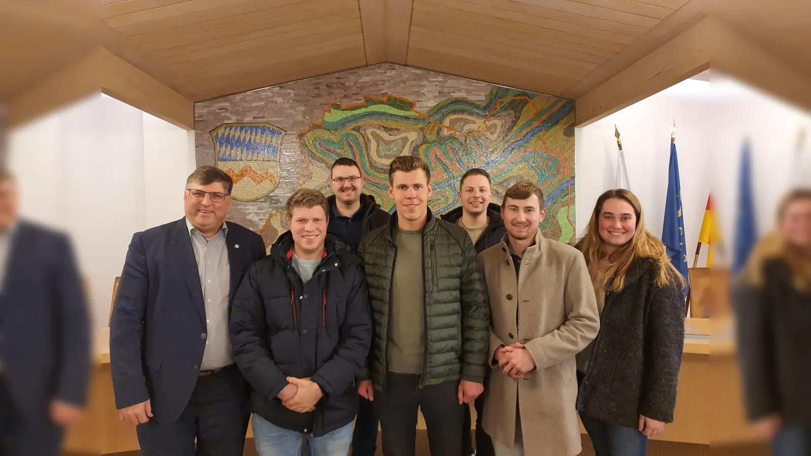 Die Vertreterinnen und Vertreter der Jungbauern im Landkreis Dachau mit Landrat Stefan Löwl (links). (Foto: Landratsamt Dachau)