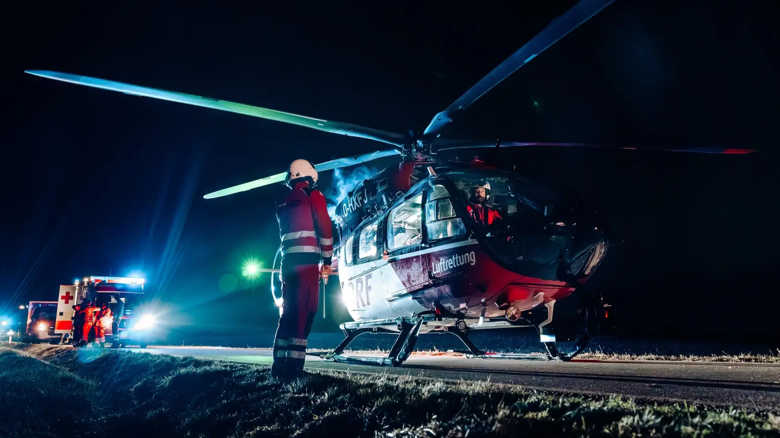 Zwei Verletzte wurden nach dem Unfall ins Krankenhaus gebracht. (Foto: Kreisbrandinspektion Dachau)