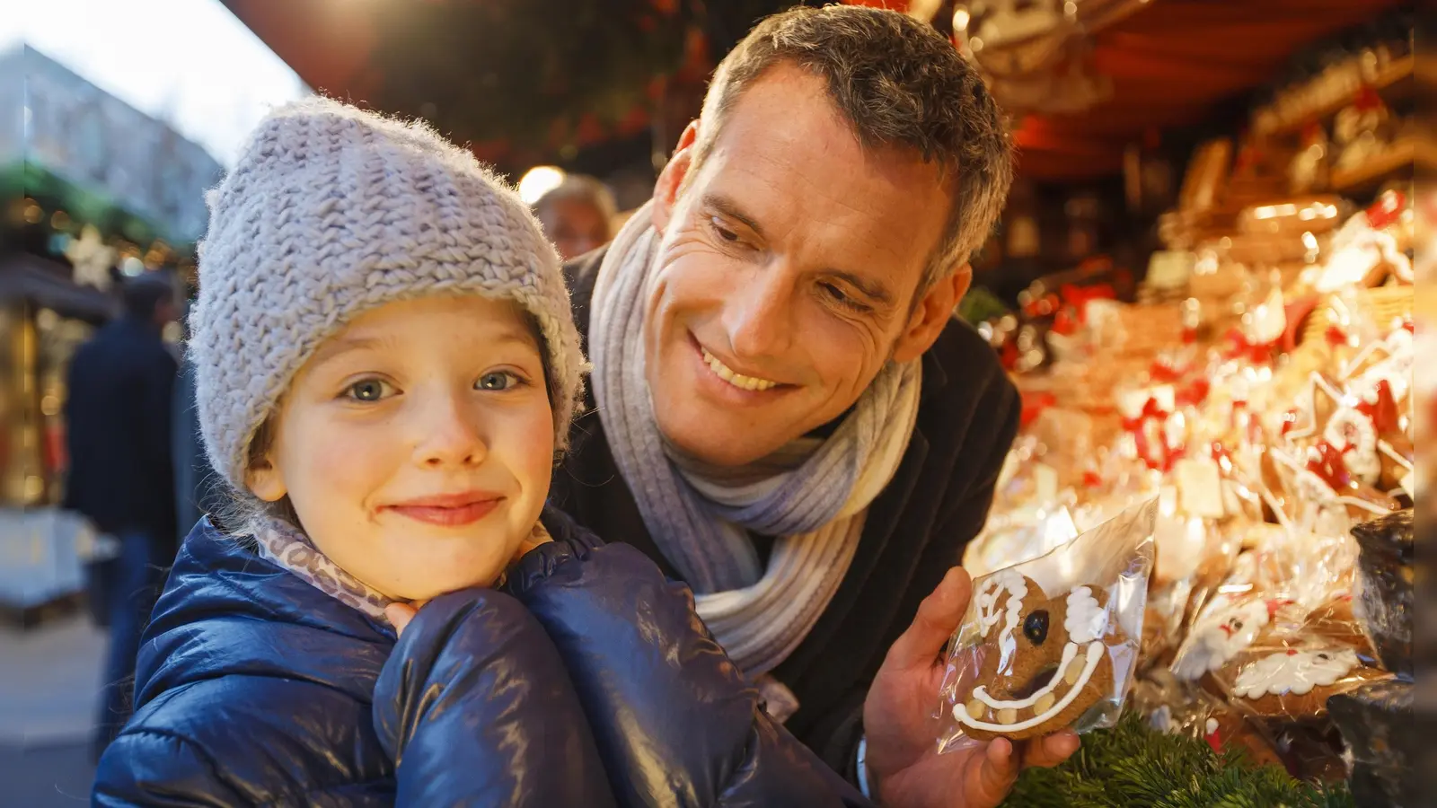 Mit einigen Neuerungen und viel Tradition wartet der Münchner Christkindlmarkt auf. Da sind leuchtende Augen bei großen und kleinen Besuchern garantiert. (Foto: © München Tourismus, Christian Kasper)