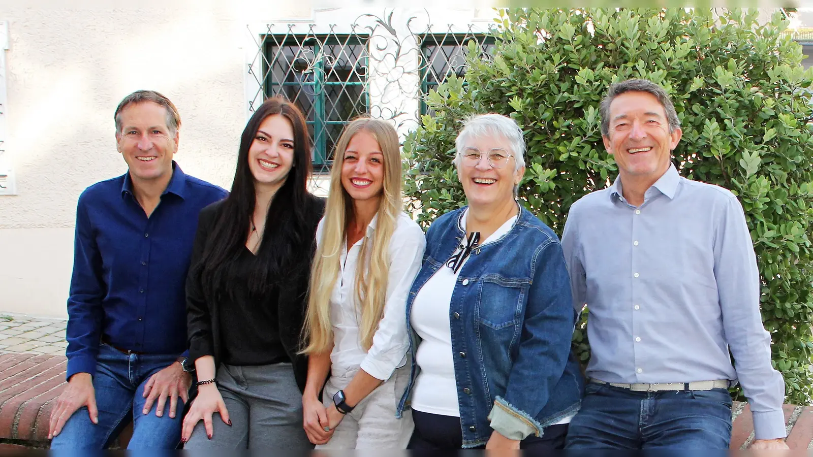 Das KURIER-Team (von li) Josef Januschkowetz, Diana Kreisl, Sophia Einsle, Christl Horner-Kreisl und Ernst Kreisl. (Foto: Vera Holzer)