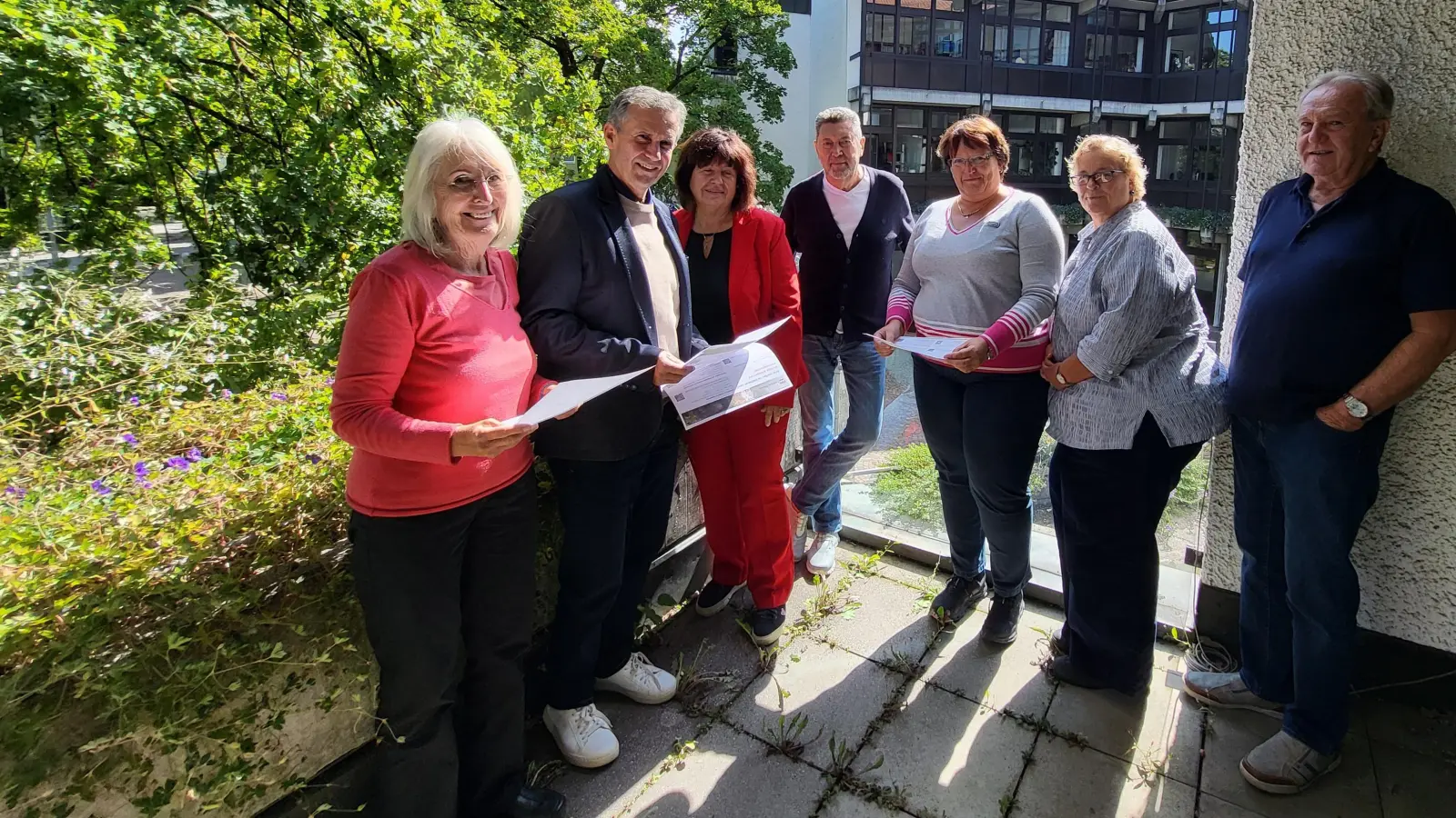 Das Seminar bot Peter Kollroß, Christiane Oldenburg-Balden, Sonja Perzl, Marlis Böhnstedt, Alfred Riermeier und Ute Stolle (von rechts) einen Überblick über das nötige Wissen der Aufgaben und Tätigkeiten einer Seniorenvertretung. (Foto: Stefanie Otterbein/Landratsamt Dachau)