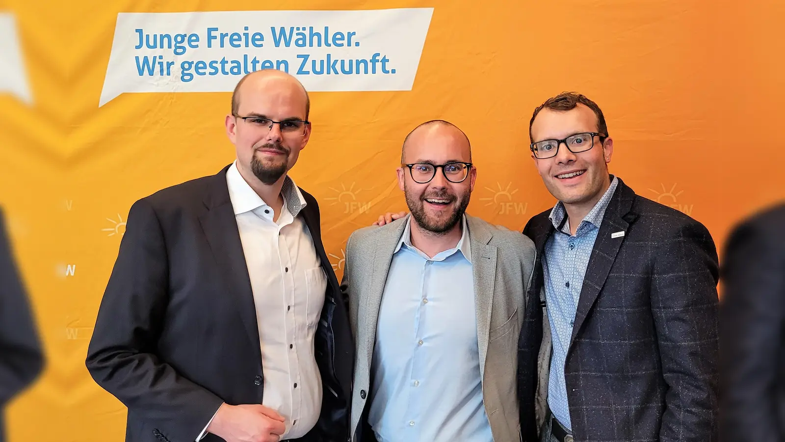 Markus Erhorn (re) mit dem Dachauer JFW-Schatzmeister Andreas Brüstle (li) und dem Bundesvorsitzendem Felix Locke. (Foto: JFW)