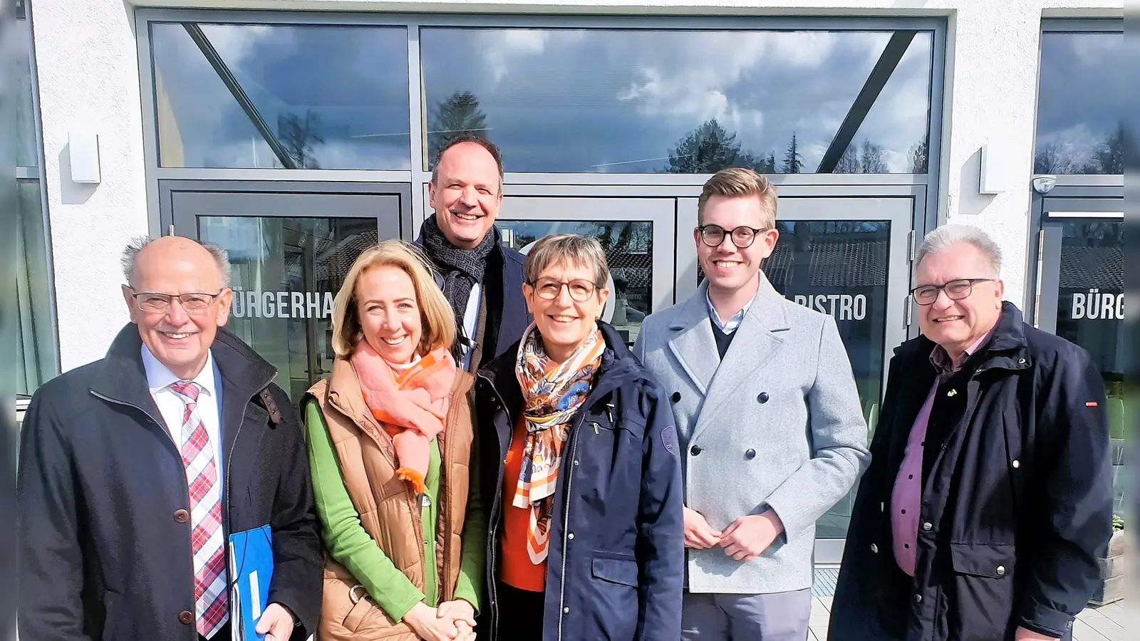 Josef Mederer und Stephanie Burgmaier (von li) zu Gast beim Franziskuswerk in Schönbrunn. (Foto: Stephanie Burgmaier)